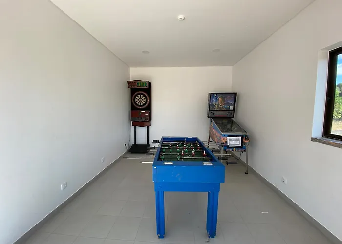 אתר קמפינג Parque De Campismo Orbitur Valado נאזרה