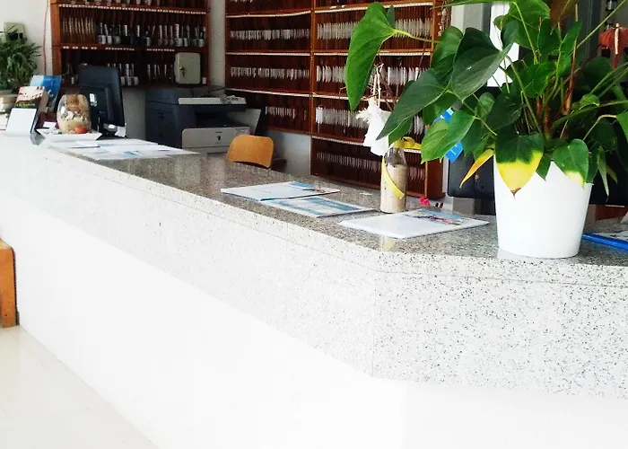 Parque De Campismo Orbitur Valado נאזרה