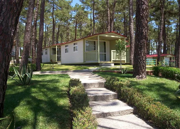 Parque De Campismo Orbitur Valado אתר קמפינג 3*