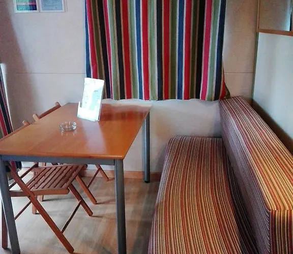 אתר קמפינג Parque De Campismo Orbitur Valado נאזרה